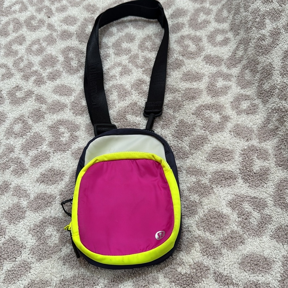 Lululemon Crossbody/Belt Bag easy access